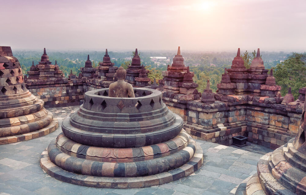 Obejrzyj zachód słońca w świątyni Borobudur - Najciekawsze w Indonezji